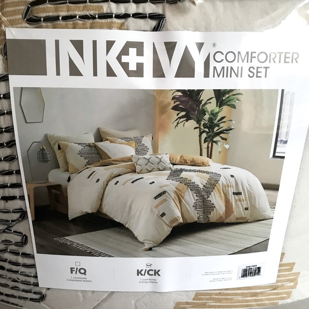 Ink + Ivy Comforter set, California King size, NEW!!!